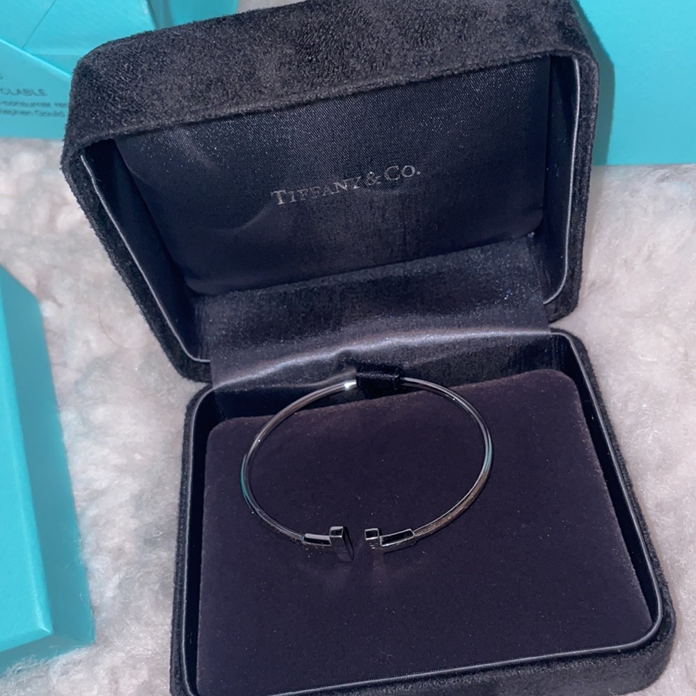 Tiffany T wire bracelet 18k white gold medium